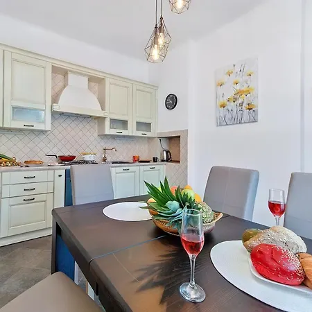 The Grand Mansion On La Guardia Apartamento Rijeka