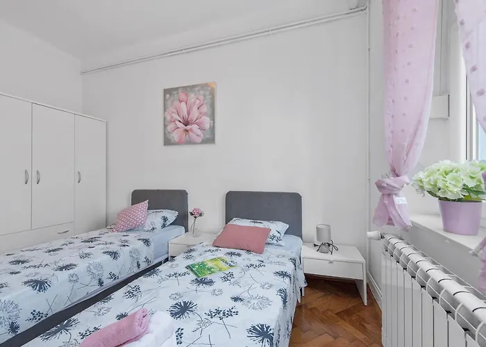 Apartment The Grand Mansion On La Guardia Rijeka