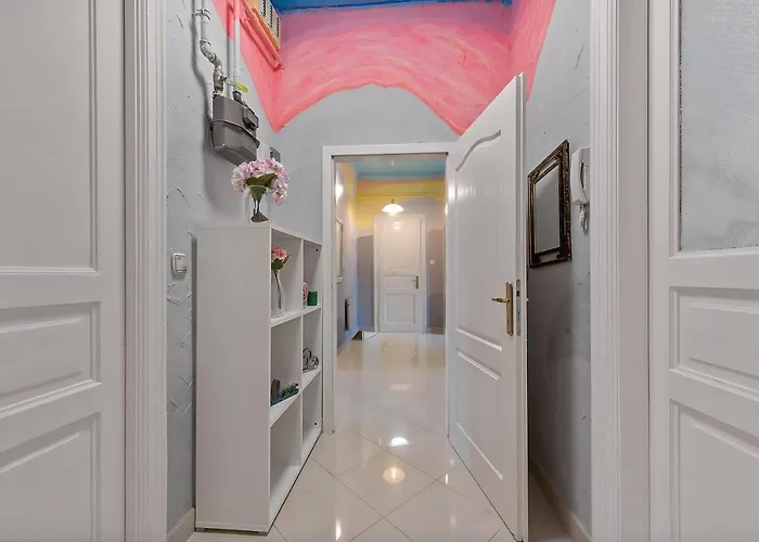 The Grand Mansion On La Guardia Rijeka