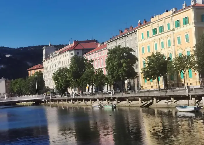 Apartment The Grand Mansion On La Guardia