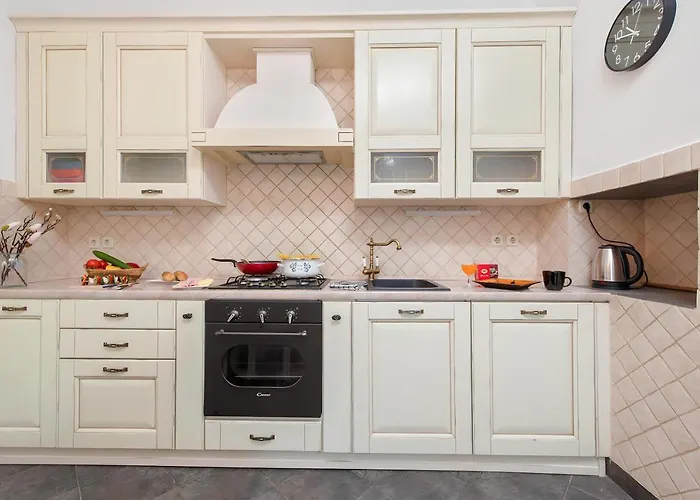 The Grand Mansion On La Guardia Apartment *